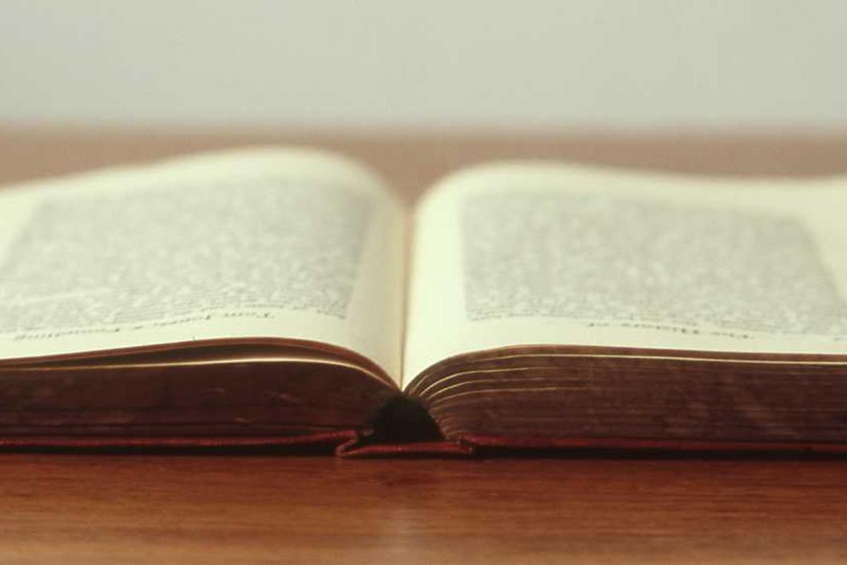 Compact space-saving clothes rack with folding metal frame