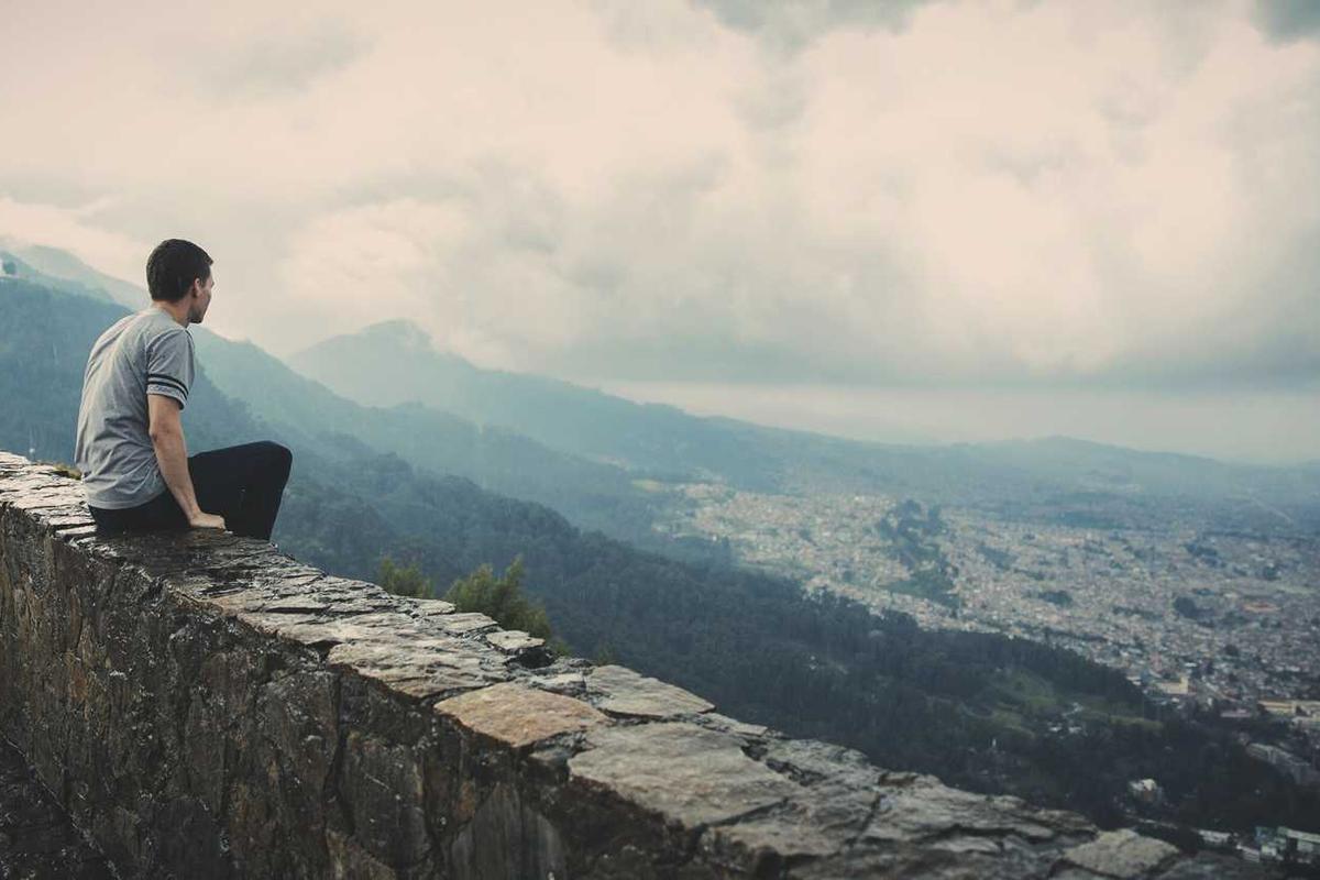 The Best Coffee Tables for Small Spaces: A Guide to Maximizing Storage and Minimizing Clutter Storage coffee table with shelves and drawers for organization