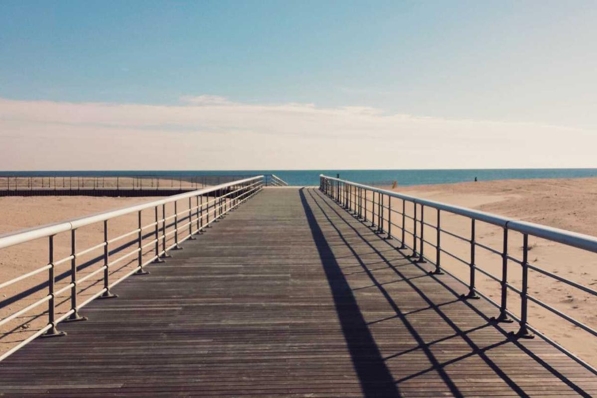 Comparison of ergonomic study tables with adjustable height settings