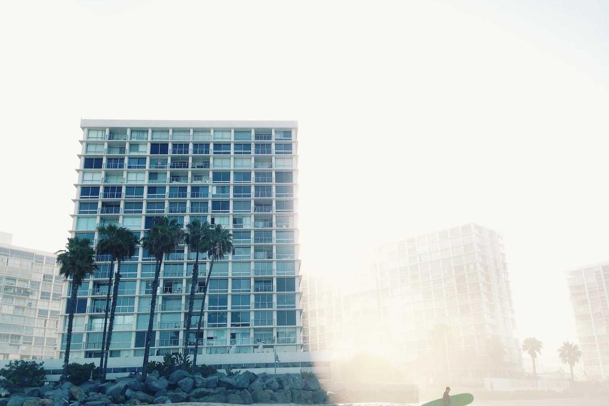 A Guide to Reducing Bedroom Clutter with the Best Wall Racks for Limited Spaces Wall-mounted storage unit with compact shelves and hooks