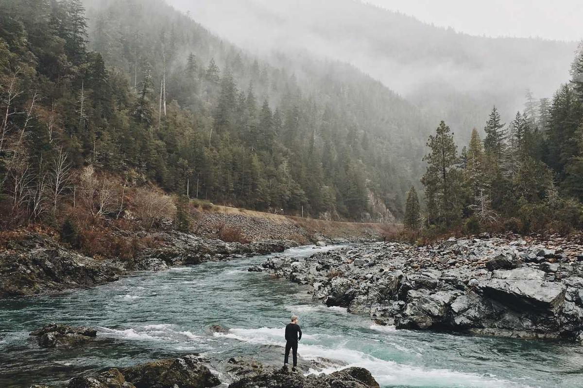 A Guide to Choosing the Perfect Clothes Rack for Your Delhi Home Clothes rack in a Delhi home with adjustable height settings