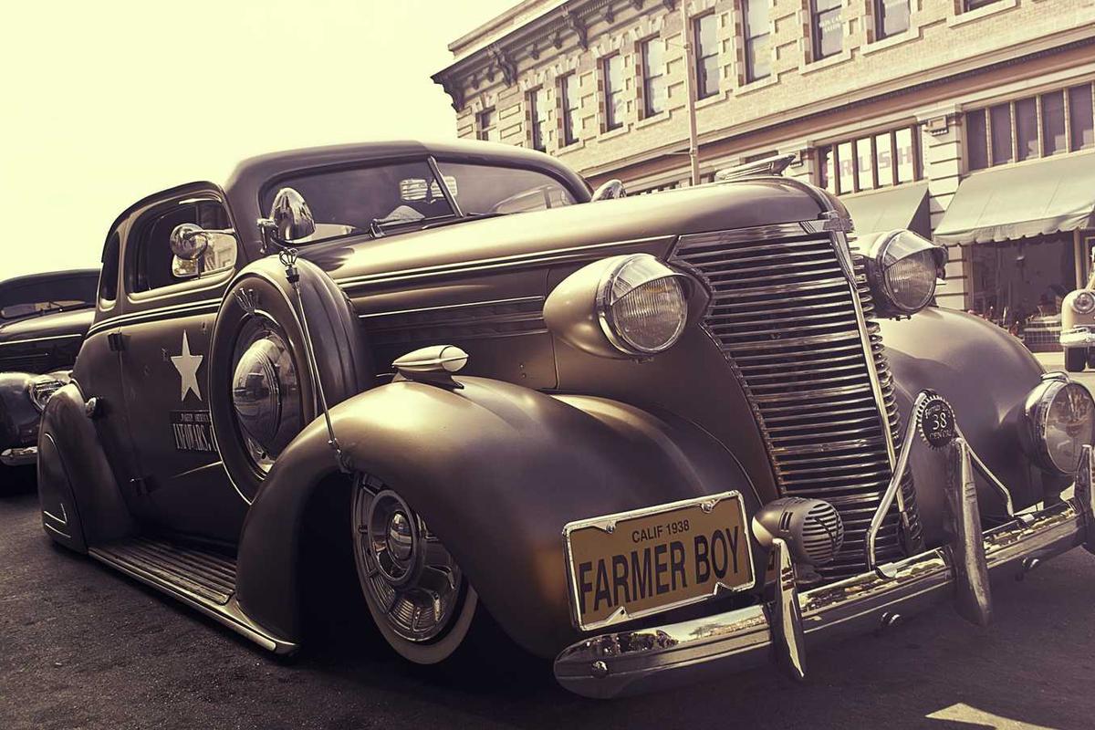 Everything About Corner Racks in Kolkata: Space-Saving Solutions for Tiny Apartments Compact corner storage rack in a small Kolkata apartment